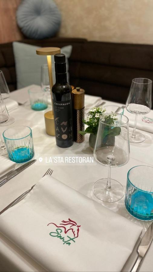 Santa Villa & Restaurant Sremska Mitrovica Luaran gambar
