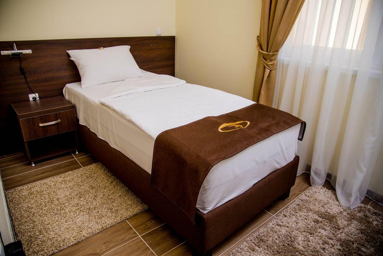 Santa Villa & Restaurant Sremska Mitrovica Luaran gambar